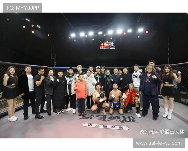 蒙古国选手参与《蒙马英雄》赛事，草原摔跤传统与MMA结合